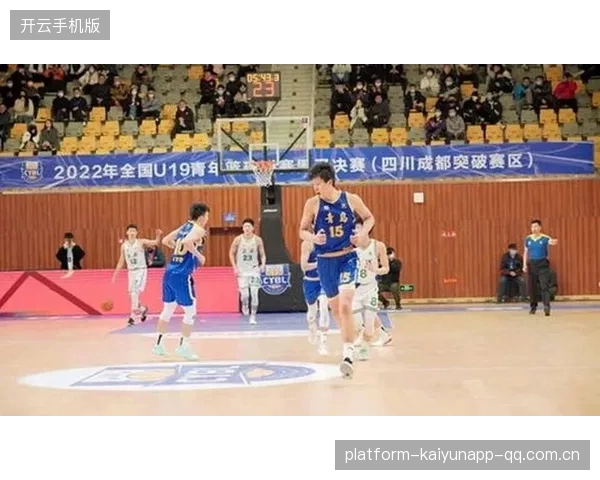 下一个杨瀚森？青岛男篮主帅：新赛季要大力培养李俊贤这样的大中锋